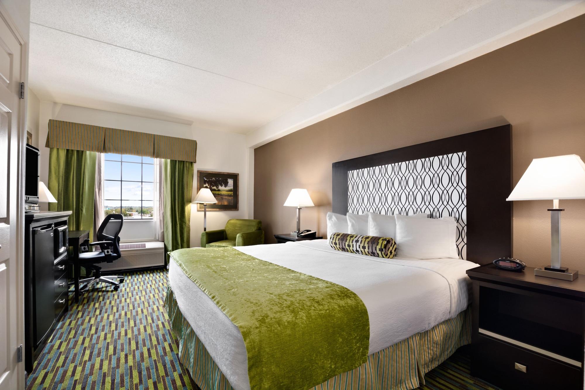 Hotel Wyndham Garden Wichita Downtown Exterior foto
