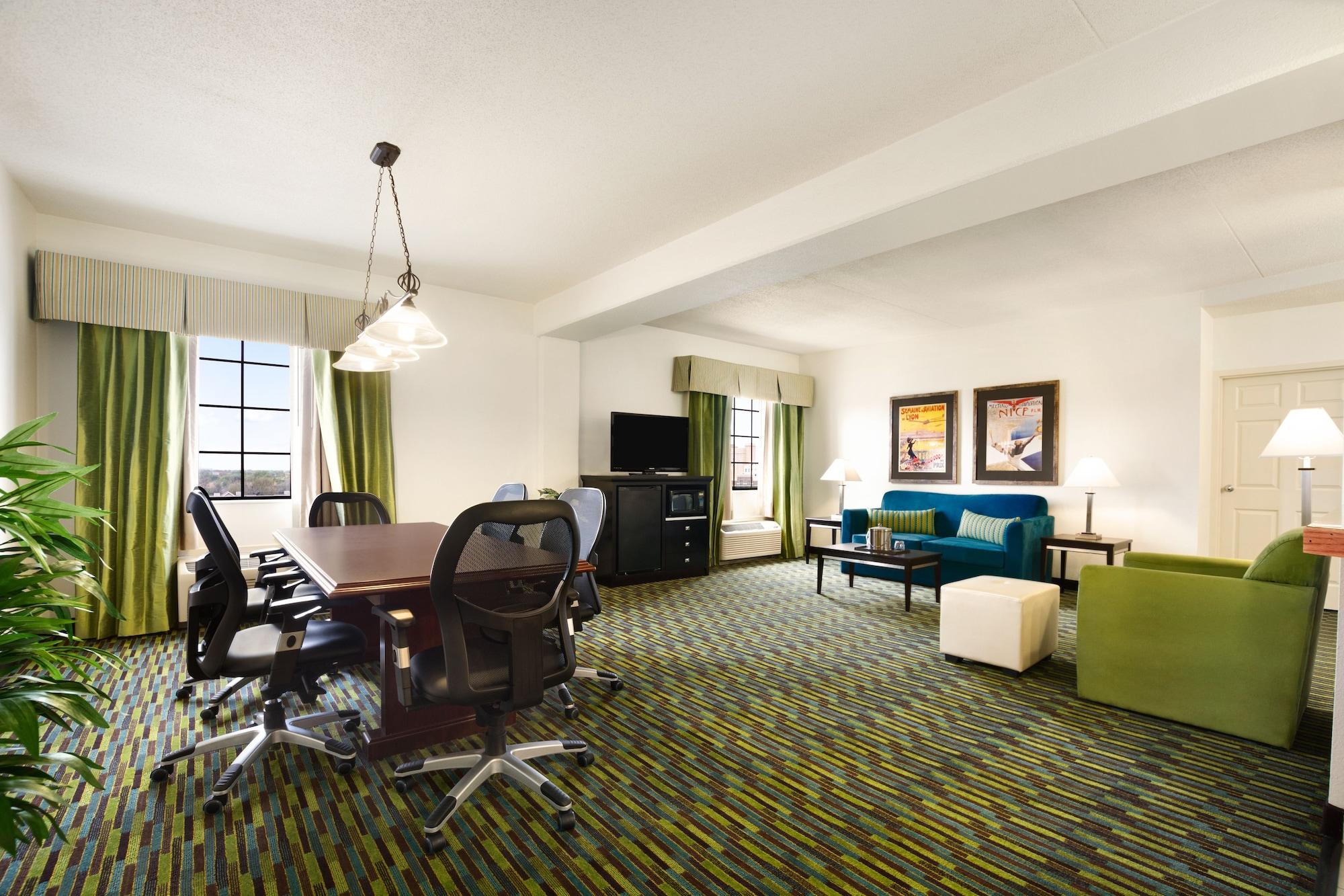 Hotel Wyndham Garden Wichita Downtown Exterior foto
